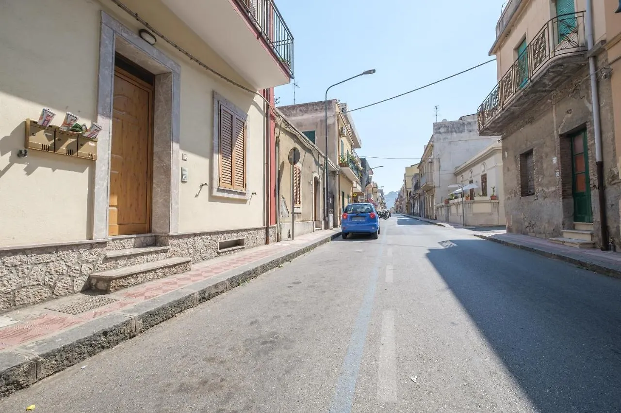 Casa Olimpia Villa Santa Teresa Di Riva Italy